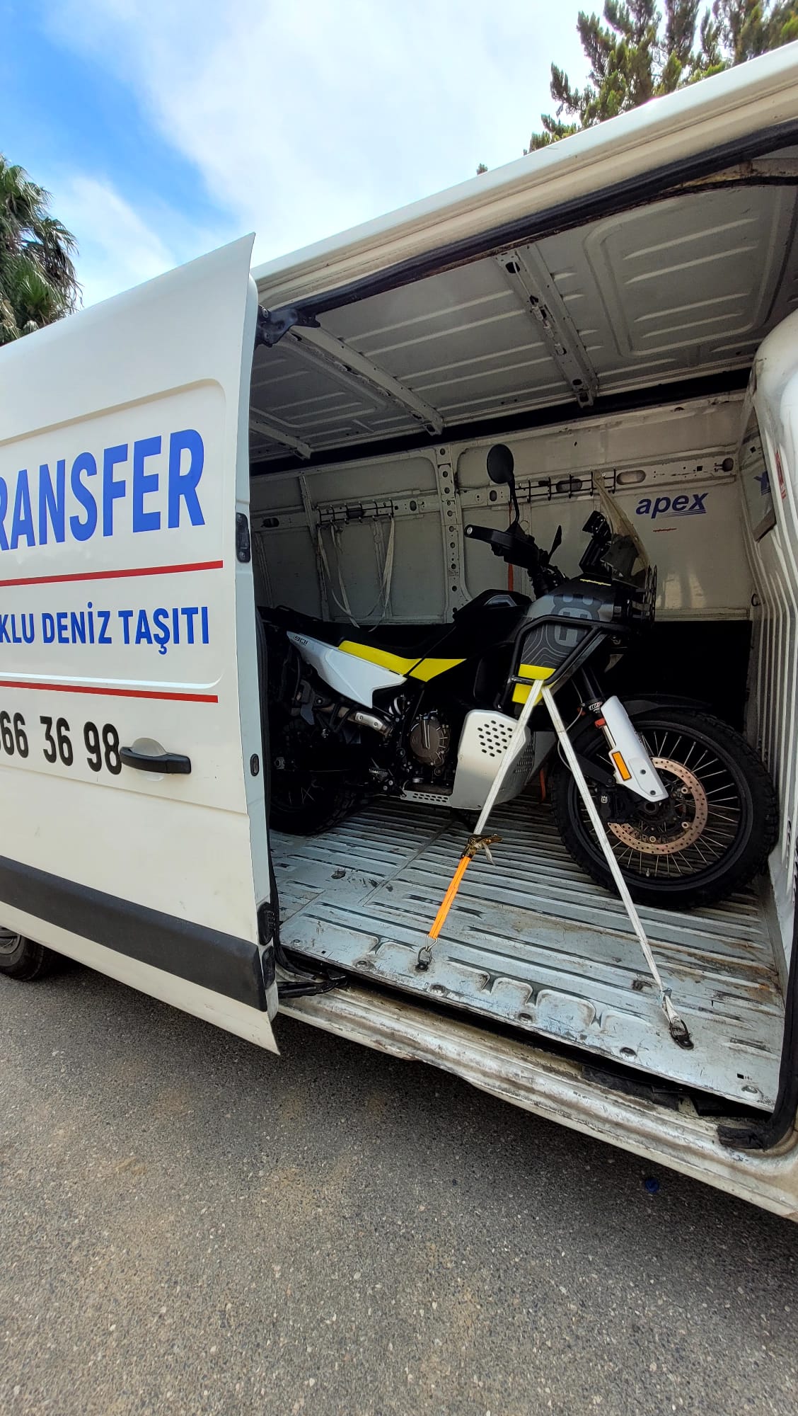 Husqvarna Norden motosiklet sabitlenmiş